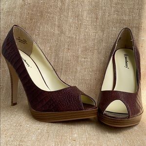 NWOT Jazzberry brown leather heels